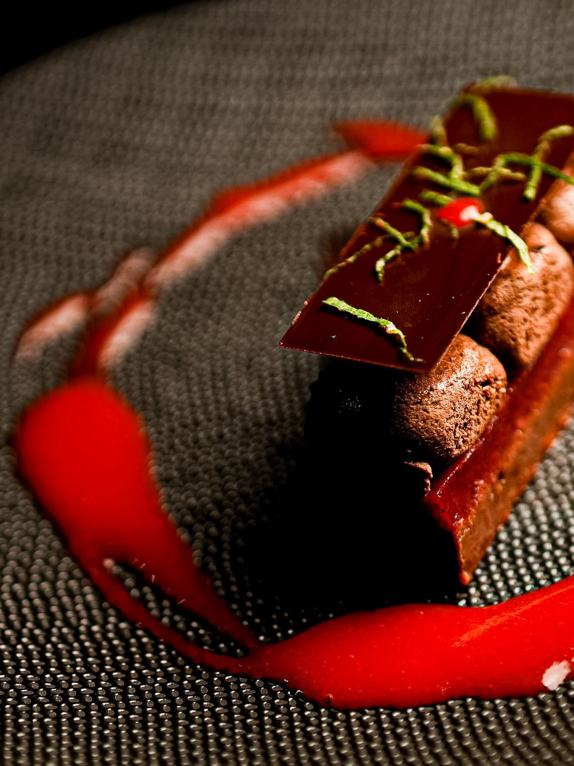 Dessert chocolat et fruits rouges restaurant Oncy sur ecole 91 Essonne
